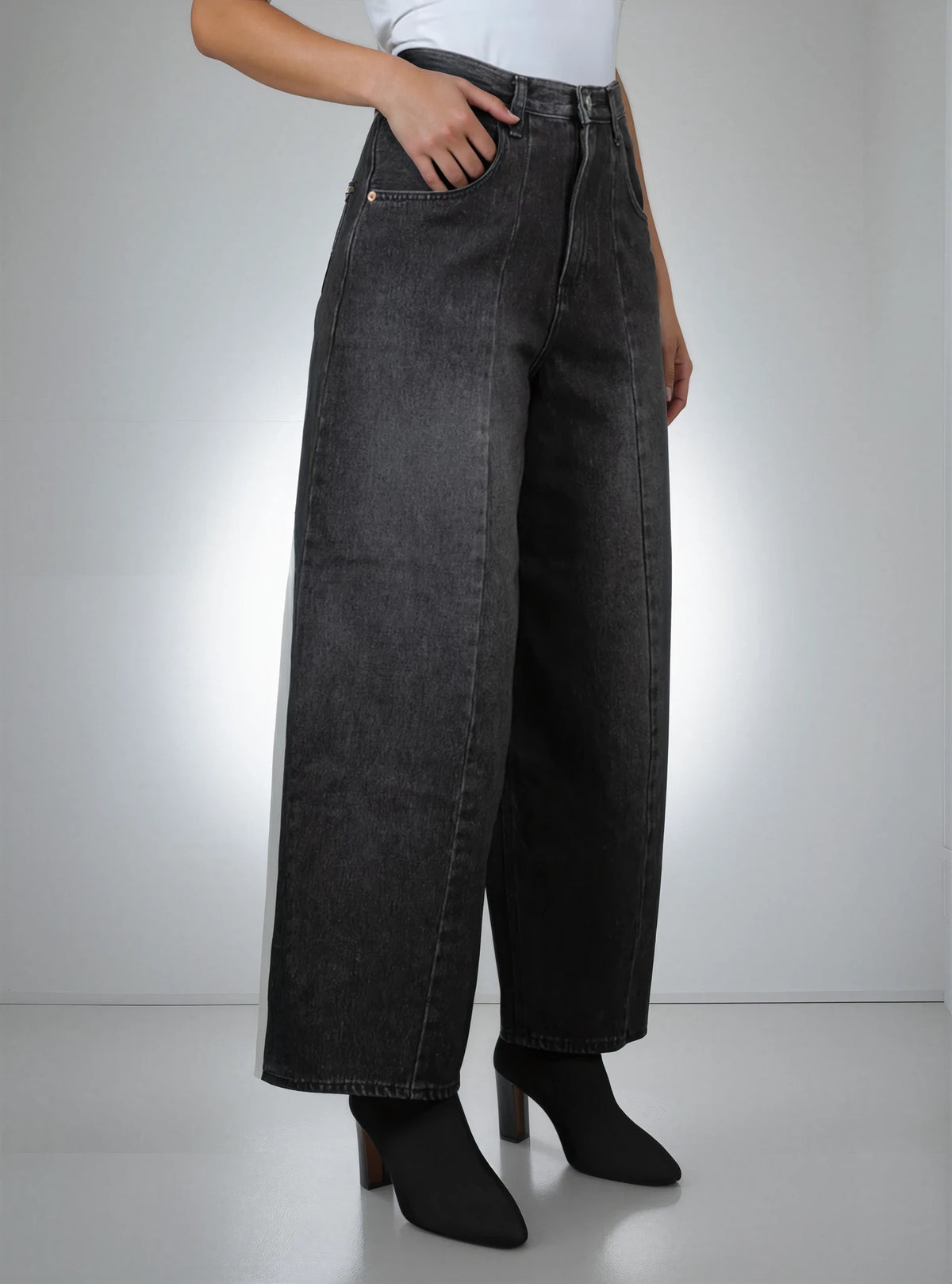 Wide Leg Denim Jeans in Washed Black